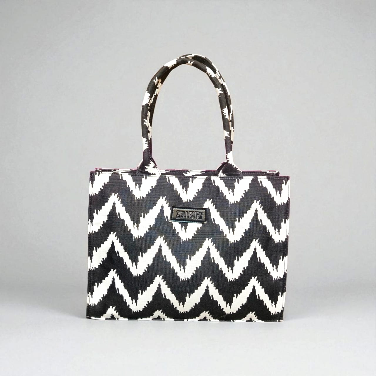 Black & White Zigzag Canvas Tote Bag – Bold, Durable & Everyday Chic