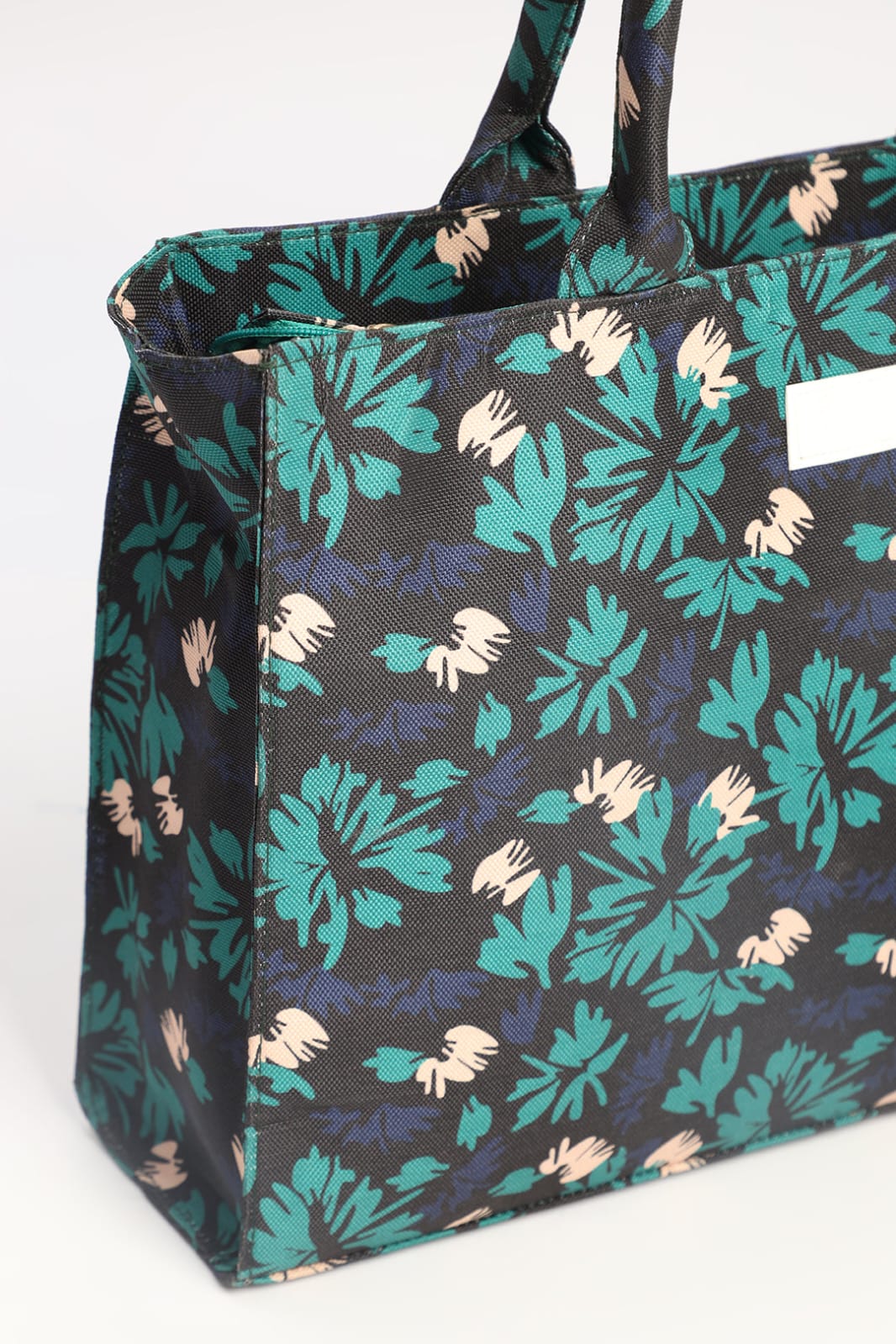 🌿 Classic Green Leaf Canvas Tote Bag